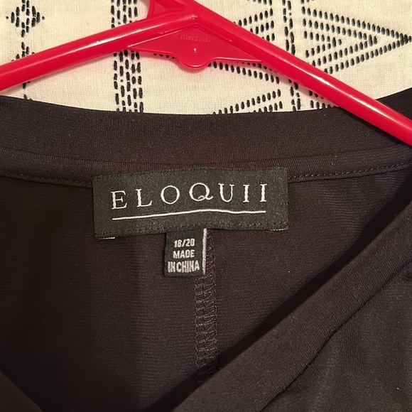 Eloquii black top with pleated sleeves - Picture 2 of 3